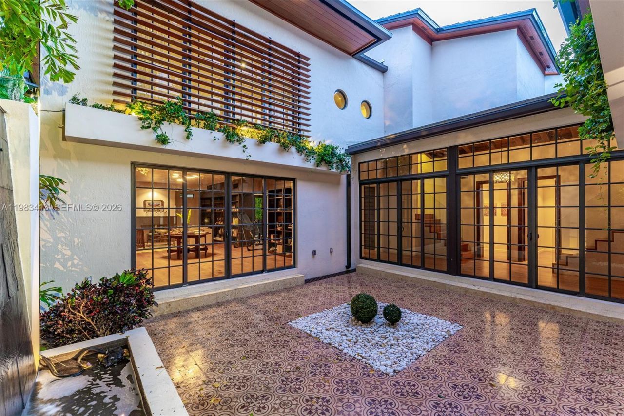 1277 N Venetian Way, Miami, FL 33139 Photo