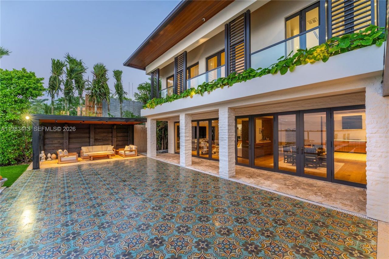 1277 N Venetian Way, Miami, FL 33139 Photo