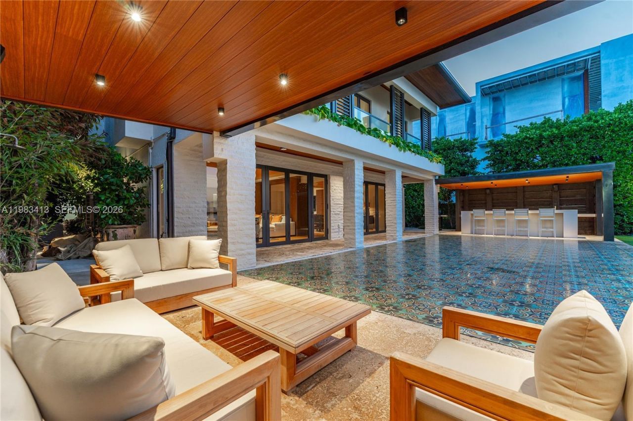 1277 N Venetian Way, Miami, FL 33139 Photo