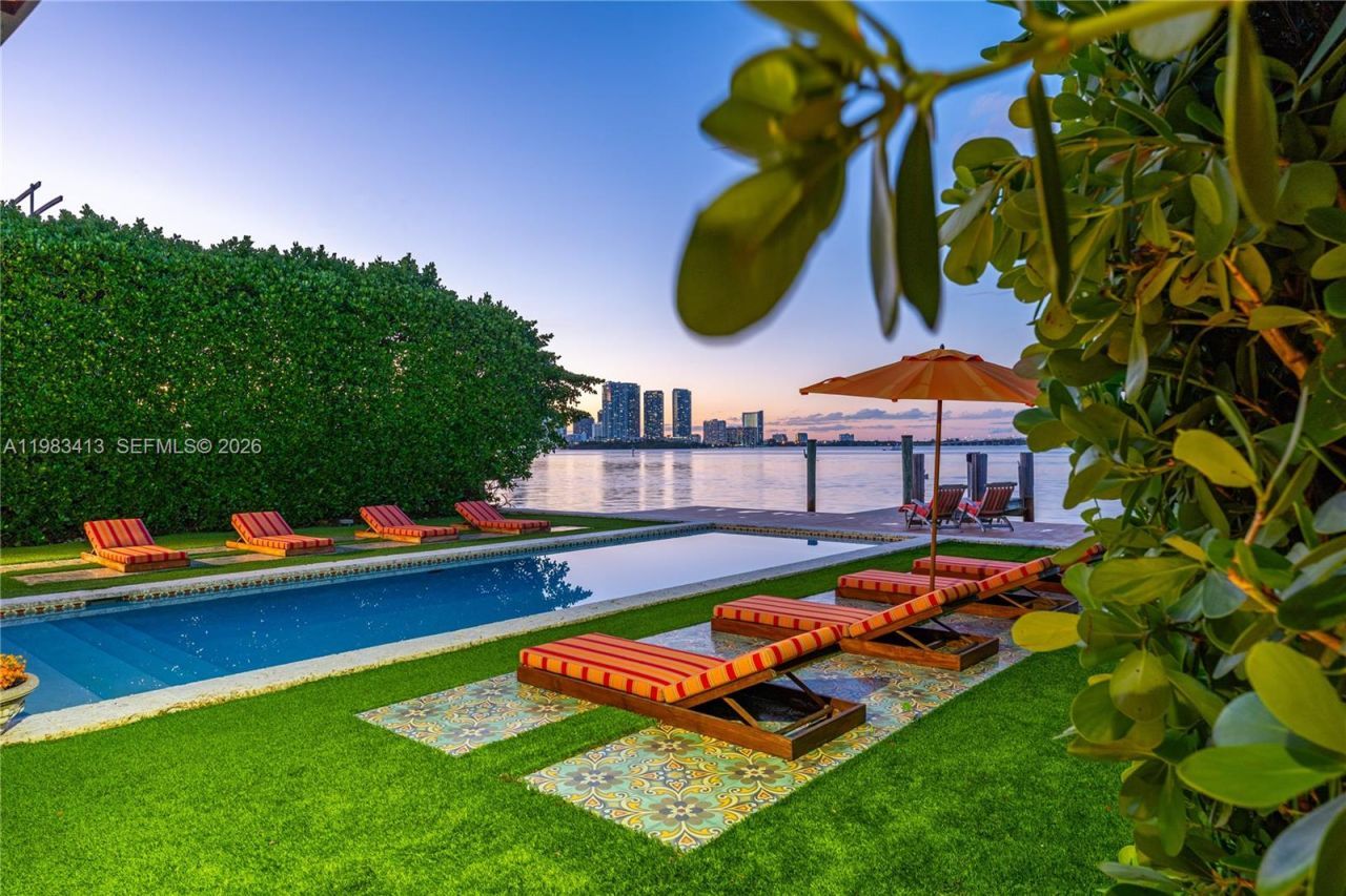 1277 N Venetian Way, Miami, FL 33139 Photo