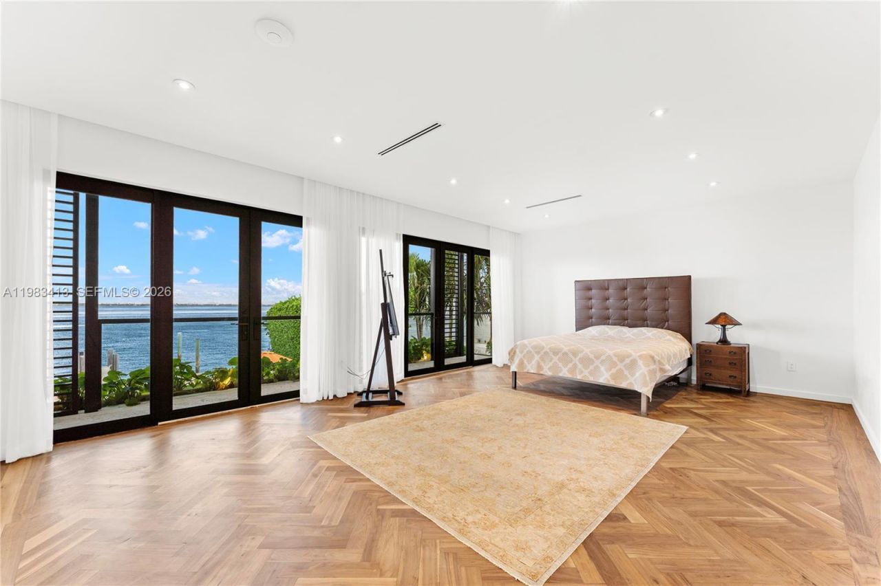 1277 N Venetian Way, Miami, FL 33139 Photo