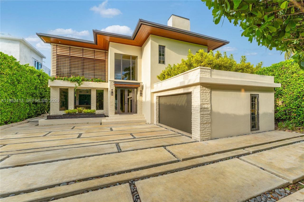 1277 N Venetian Way, Miami, FL 33139 Photo