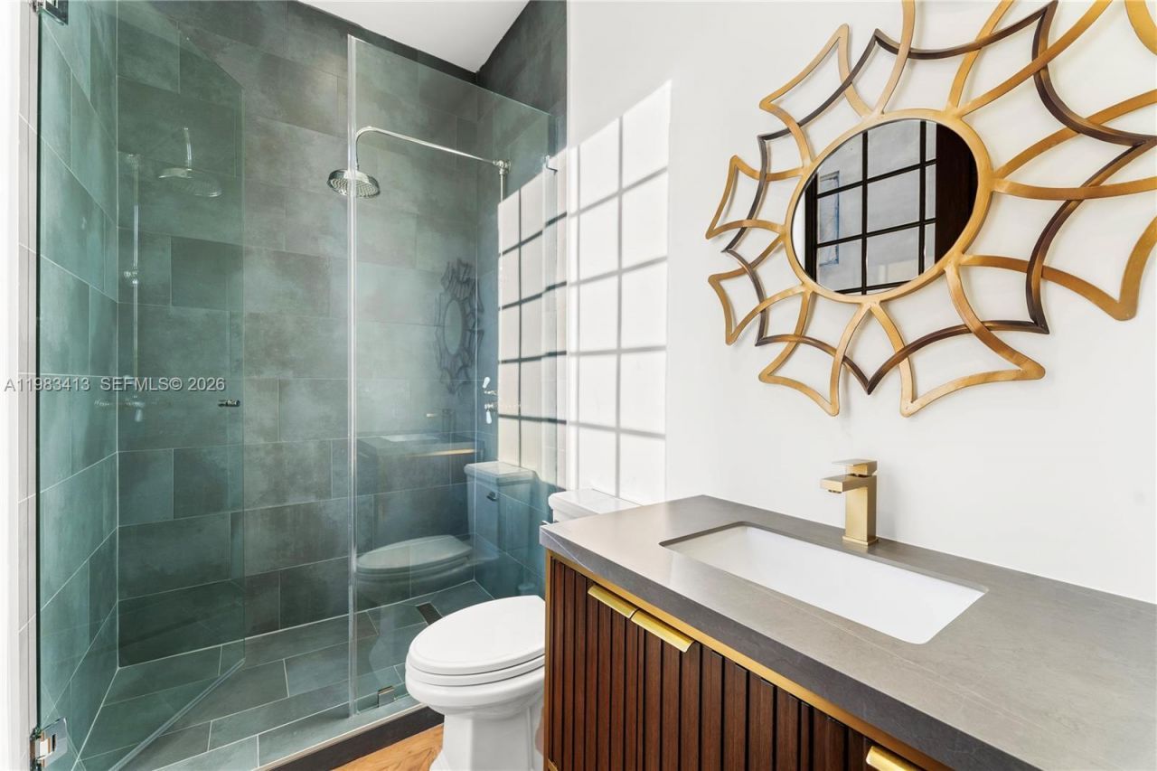 1277 N Venetian Way, Miami, FL 33139 Photo