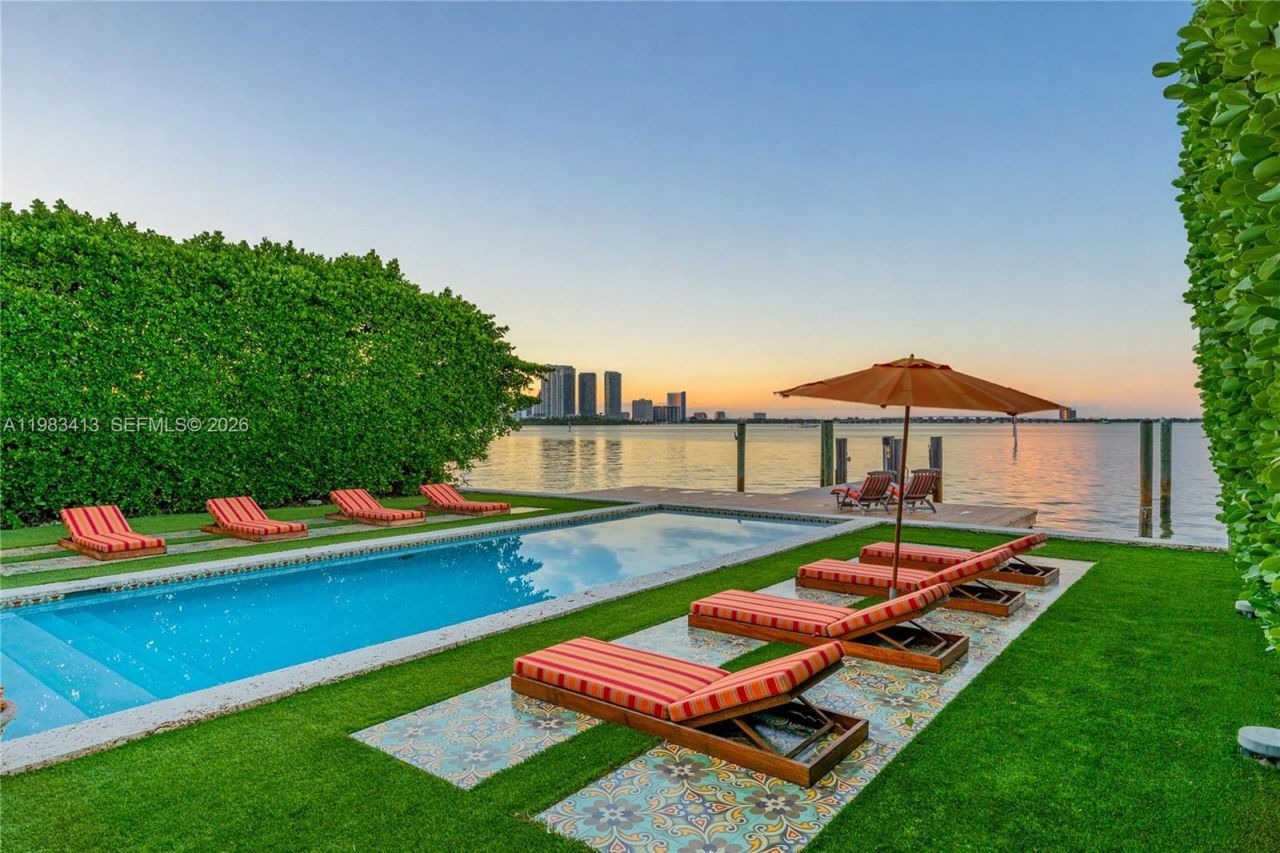 1277 N Venetian Way, Miami, FL 33139 Photo