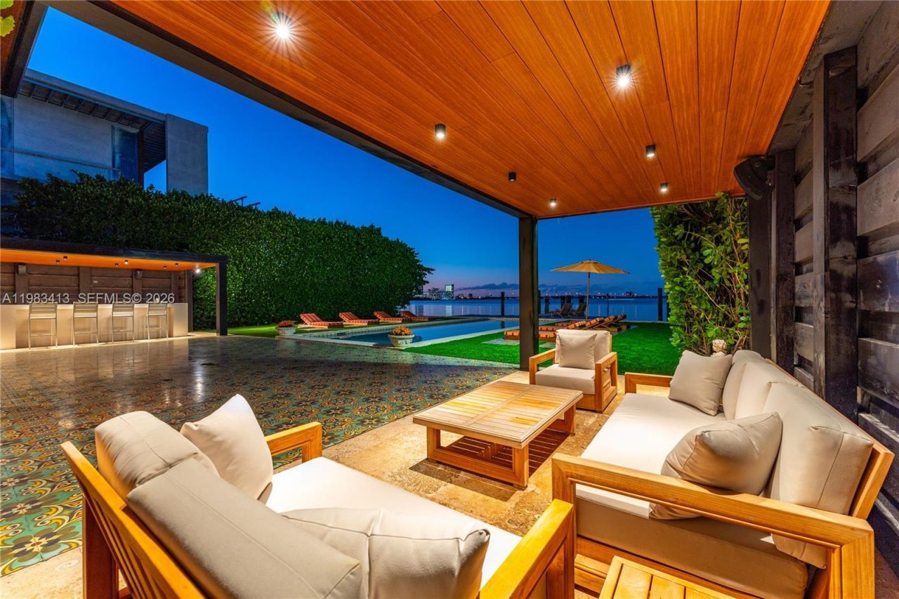 1277 N Venetian Way, Miami, FL 33139 Photo