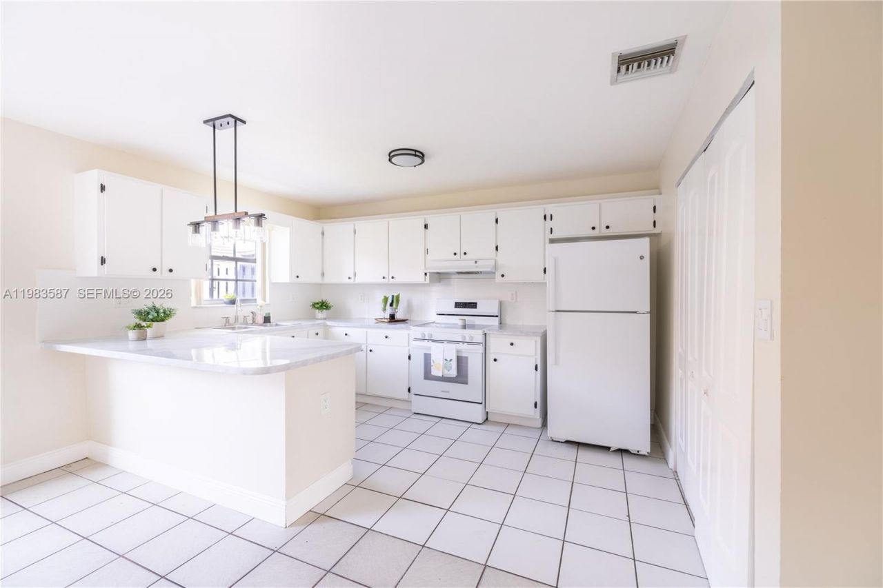 6110 SW 129th Pl, Unit 1705, Miami, FL 33183 Photo