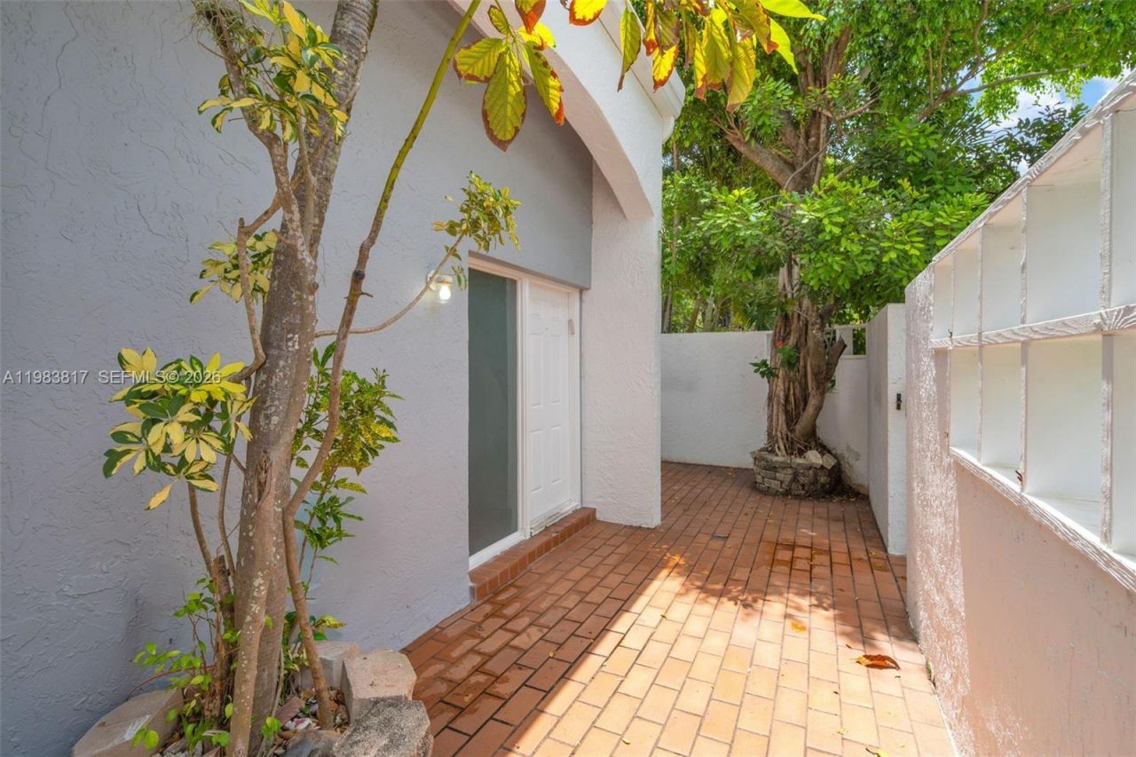 20908 Leeward Ct , Unit 231-3, Aventura, FL 33180 Photo