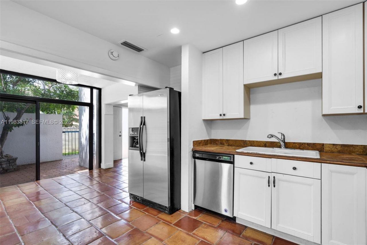 20908 Leeward Ct , Unit 231-3, Aventura, FL 33180 Photo