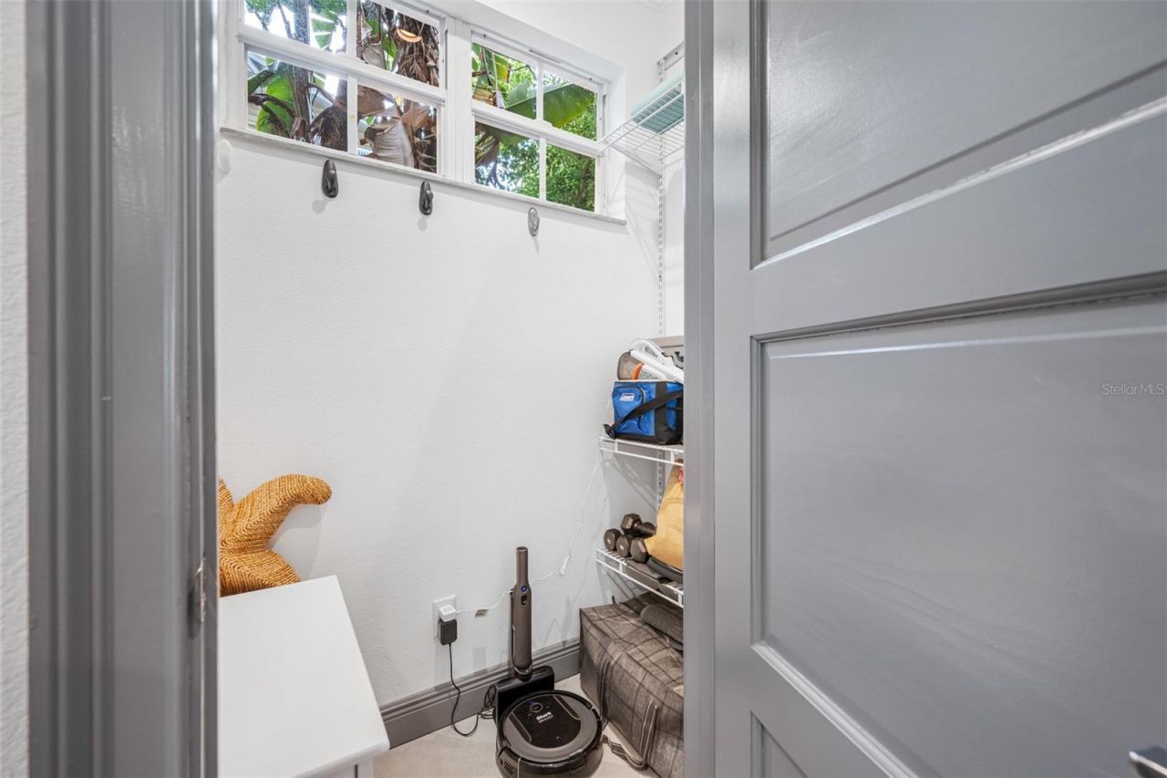 237 7th Avenue N, Unit 2, Saint Petersburg, FL 33701 Photo