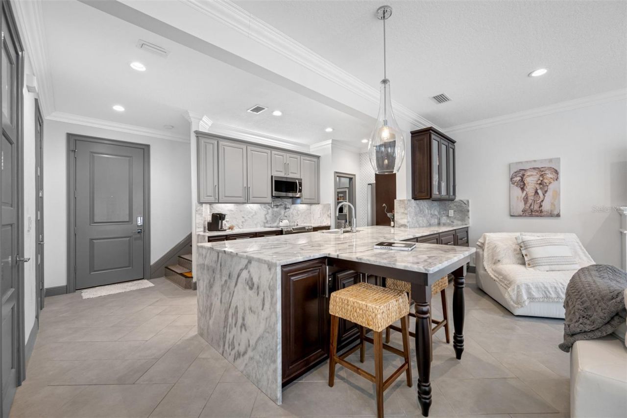 237 7th Avenue N, Unit 2, Saint Petersburg, FL 33701 Photo