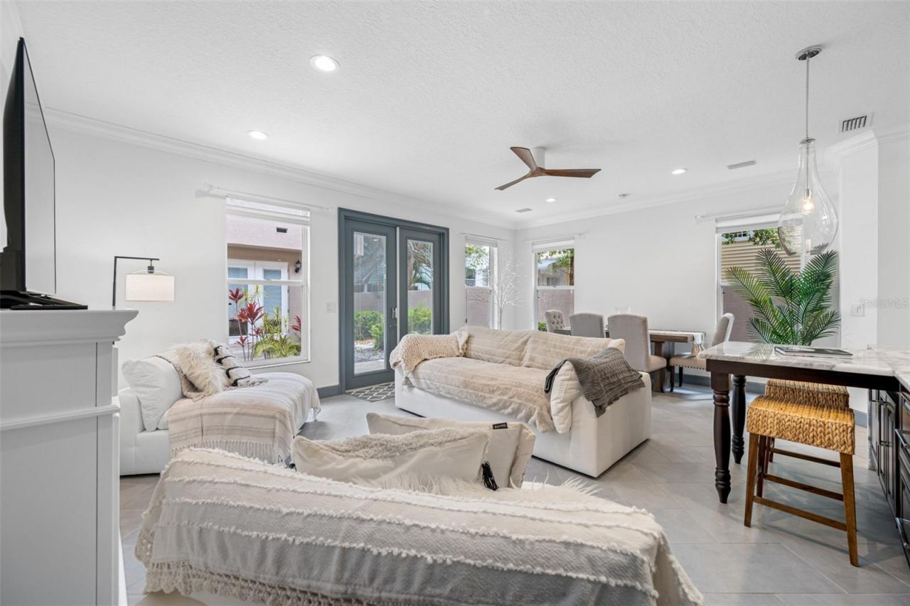 237 7th Avenue N, Unit 2, Saint Petersburg, FL 33701 Photo