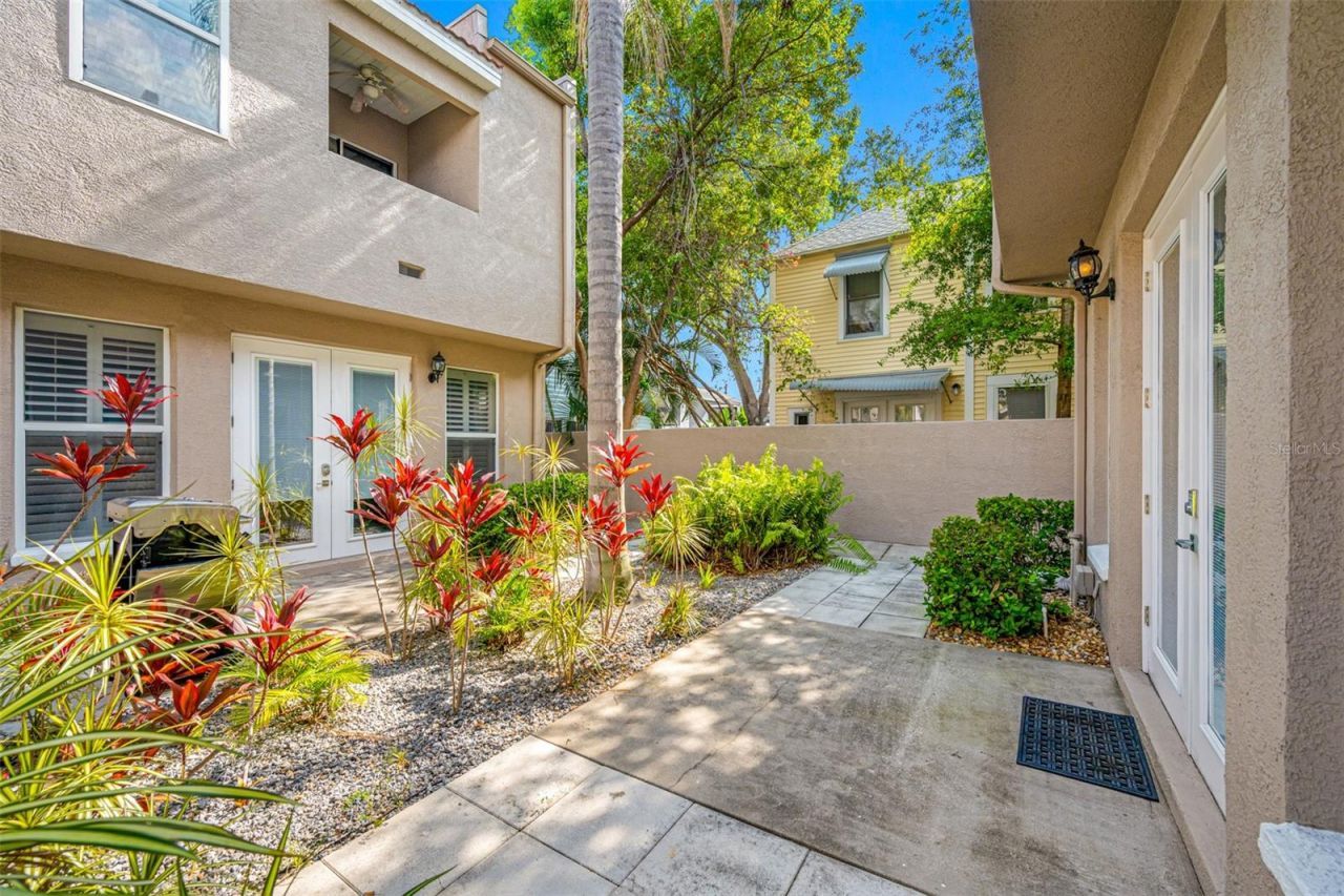 237 7th Avenue N, Unit 2, Saint Petersburg, FL 33701 Photo