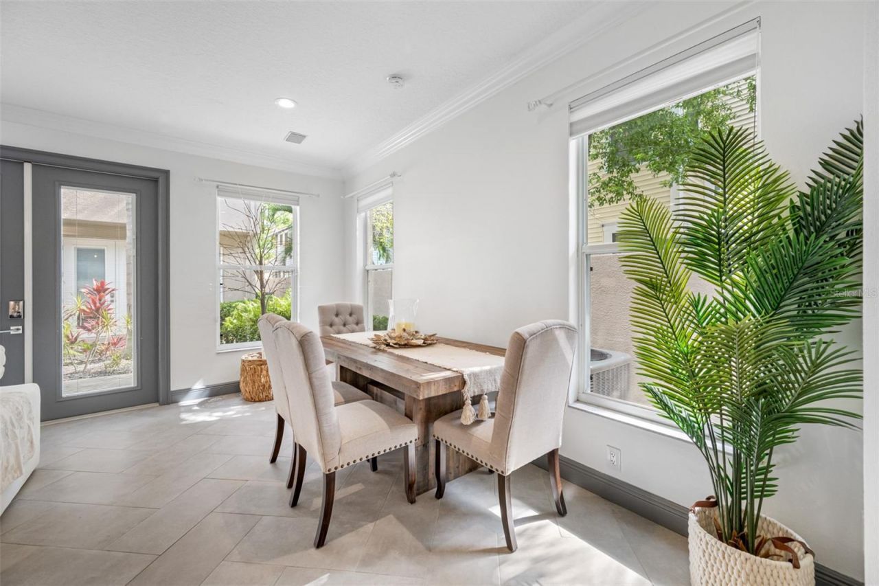 237 7th Avenue N, Unit 2, Saint Petersburg, FL 33701 Photo