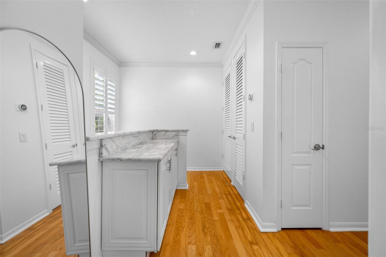 237 7th Avenue N, Unit 2, Saint Petersburg, FL 33701 Photo