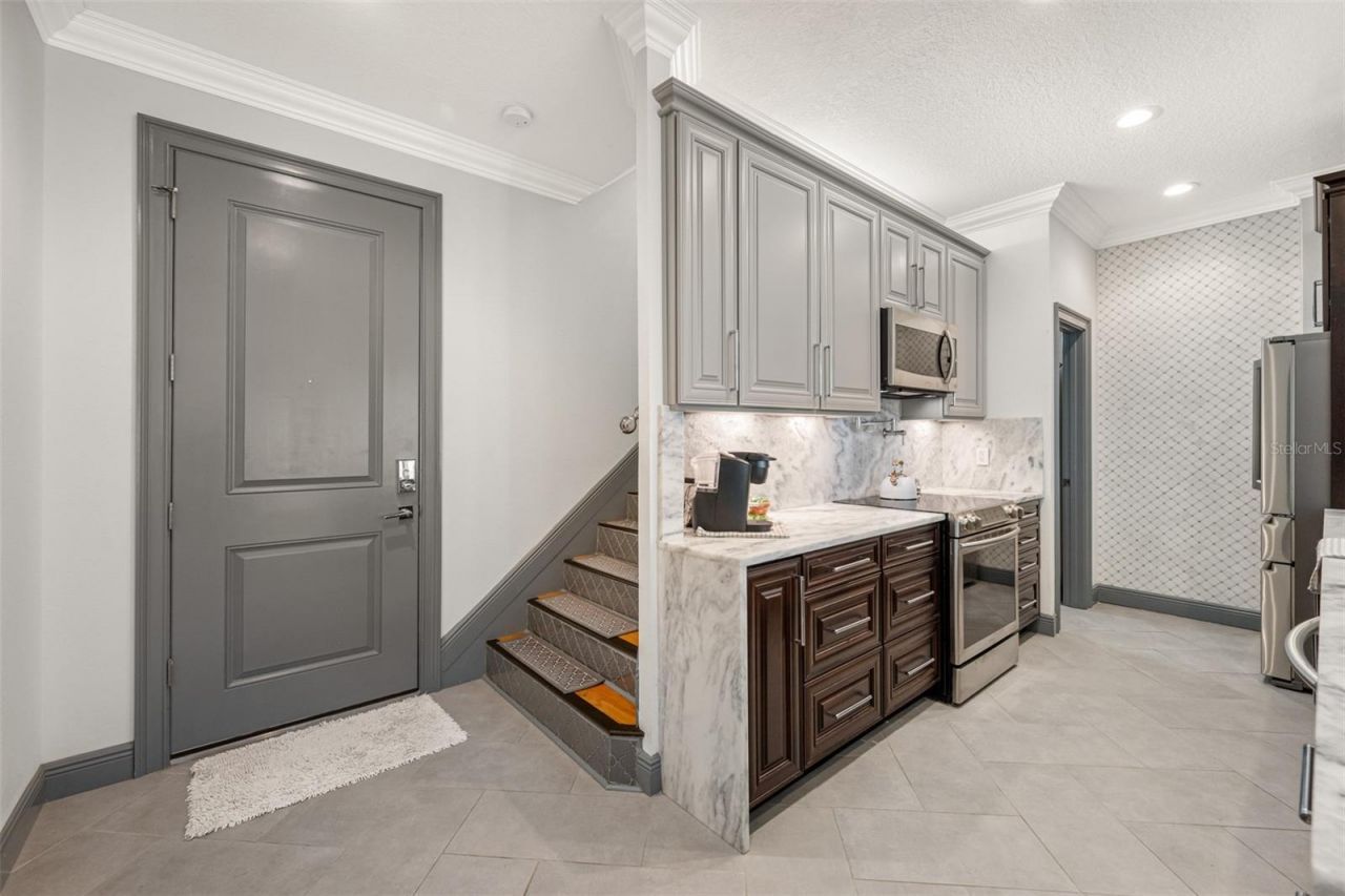 237 7th Avenue N, Unit 2, Saint Petersburg, FL 33701 Photo