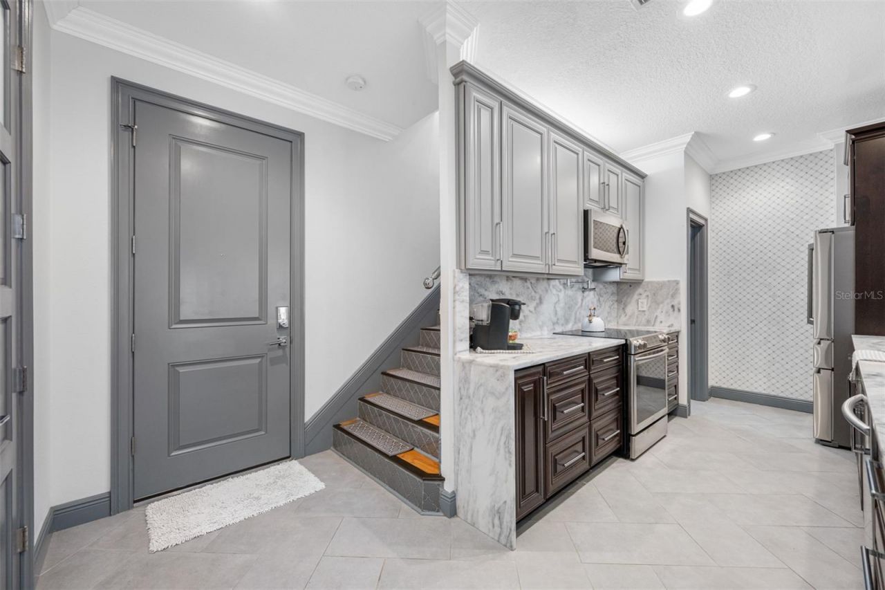 237 7th Avenue N, Unit 2, Saint Petersburg, FL 33701 Photo