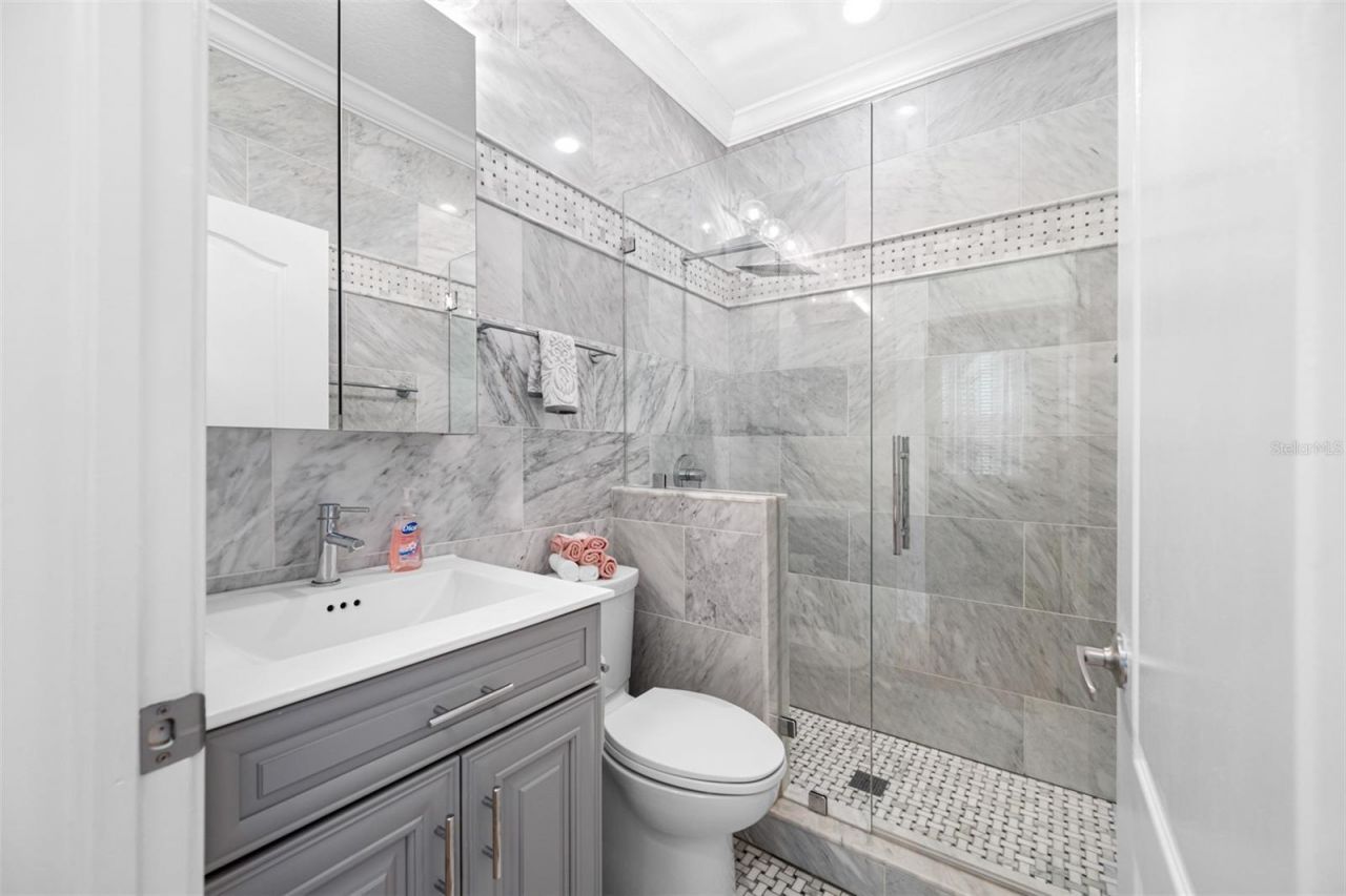 237 7th Avenue N, Unit 2, Saint Petersburg, FL 33701 Photo