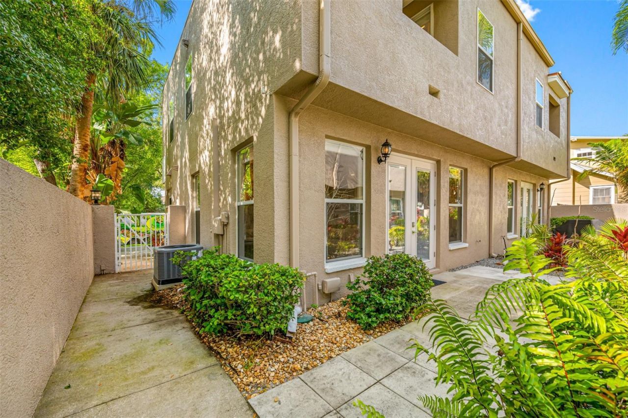237 7th Avenue N, Unit 2, Saint Petersburg, FL 33701 Photo