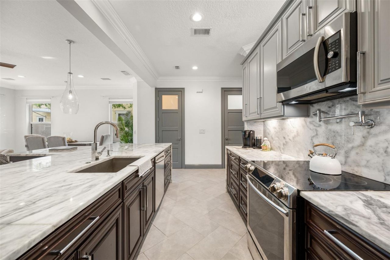 237 7th Avenue N, Unit 2, Saint Petersburg, FL 33701 Photo