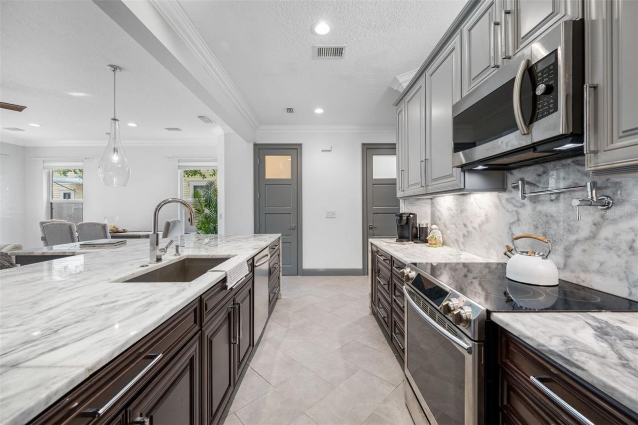 237 7th Avenue N, Unit 2, Saint Petersburg, FL 33701 Photo