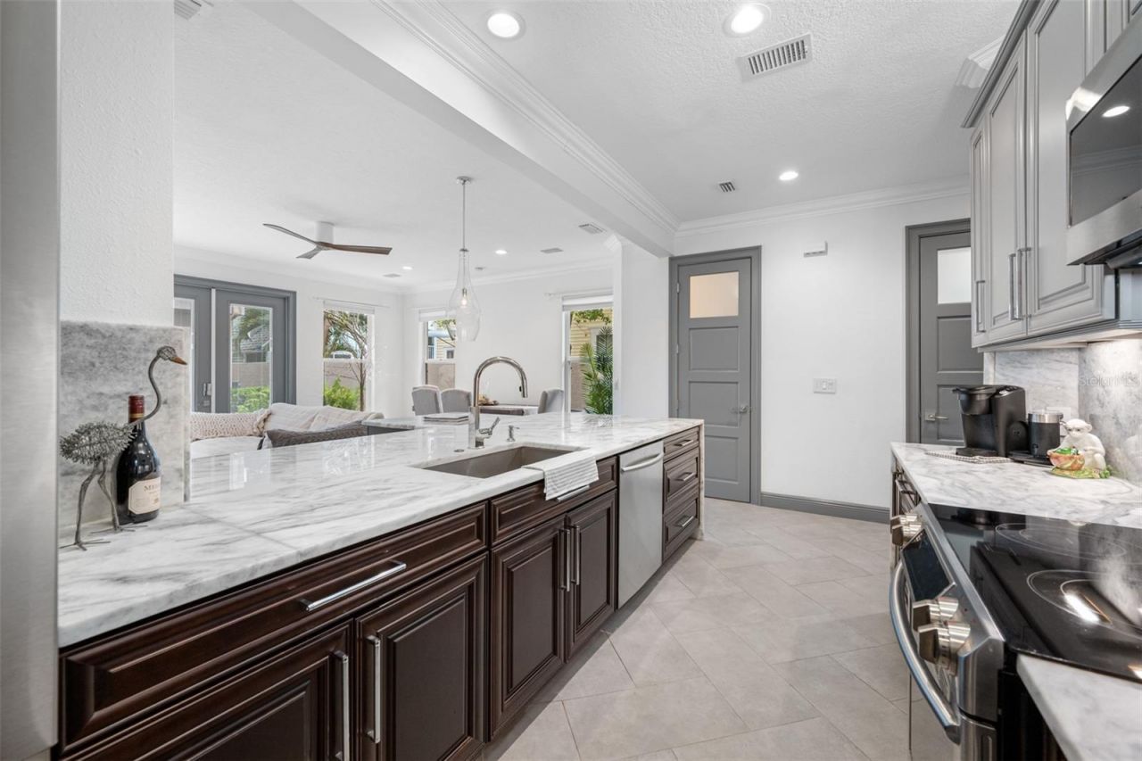 237 7th Avenue N, Unit 2, Saint Petersburg, FL 33701 Photo