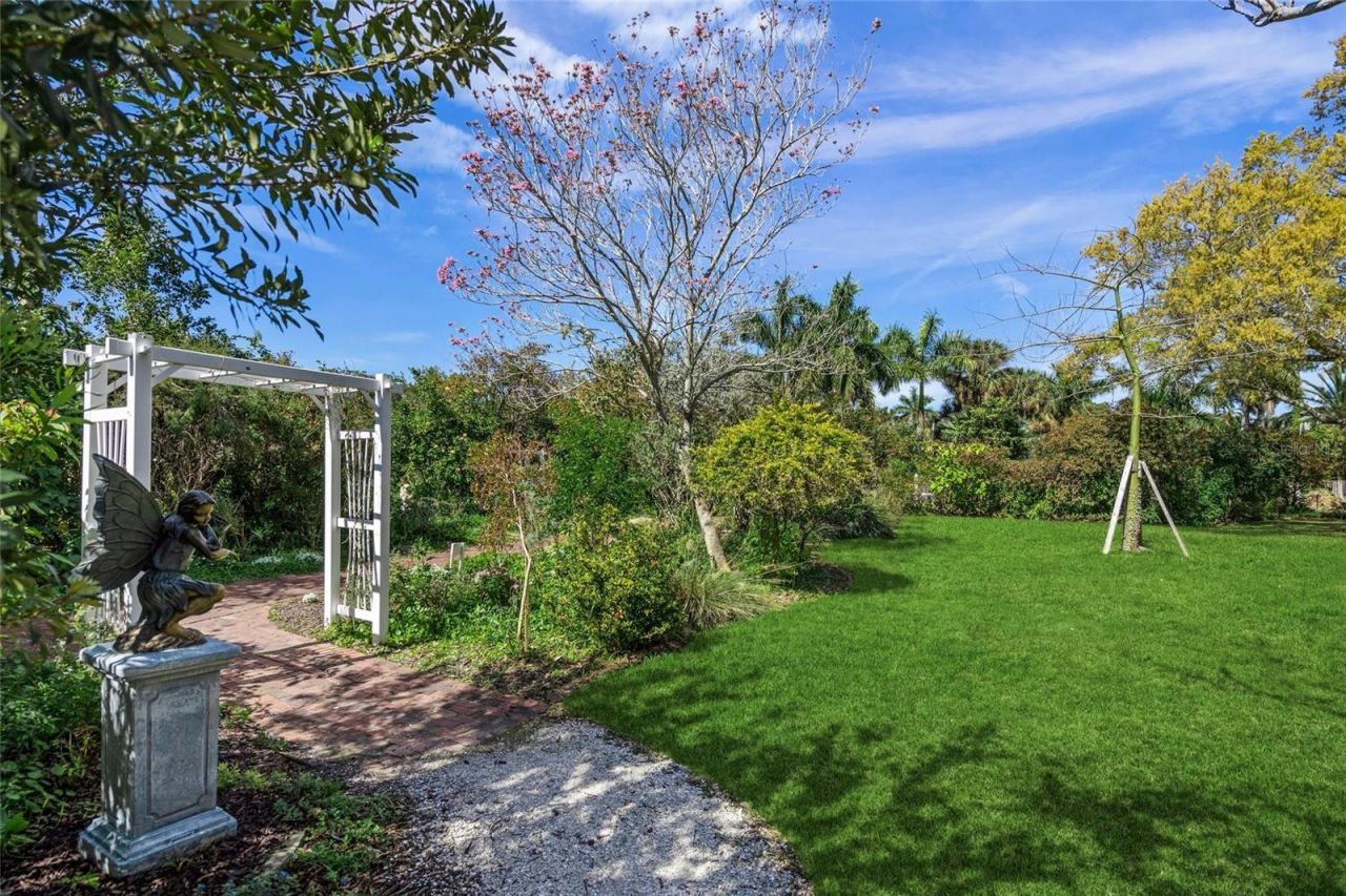 459 Wingfield Drive, Sarasota, FL 34237 Photo