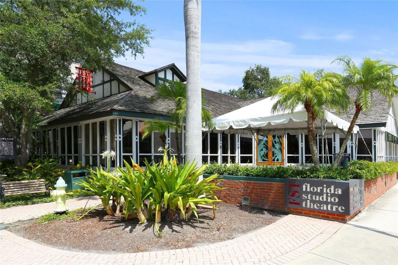 459 Wingfield Drive, Sarasota, FL 34237 Photo