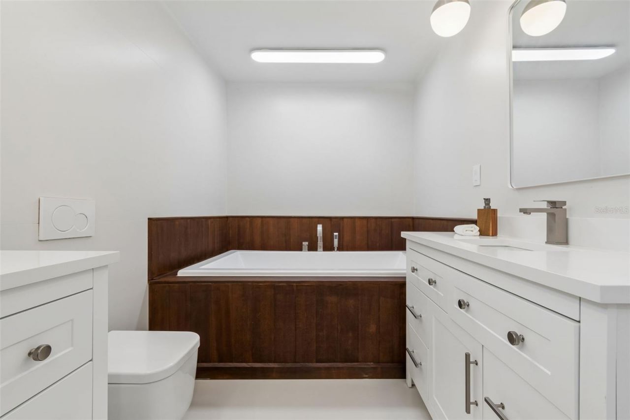 7647 Sanderling Road, Sarasota, FL 34242 Photo