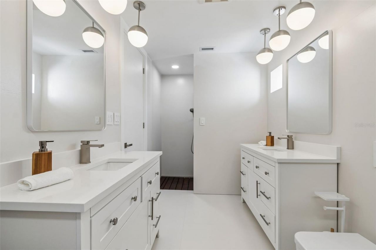 7647 Sanderling Road, Sarasota, FL 34242 Photo