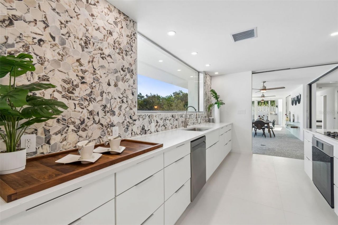 7647 Sanderling Road, Sarasota, FL 34242 Photo