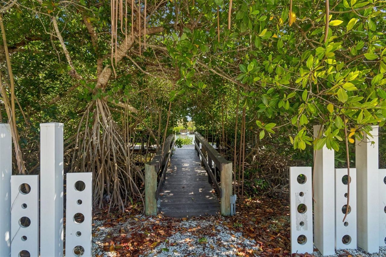 7647 Sanderling Road, Sarasota, FL 34242 Photo