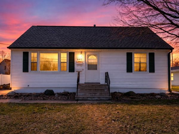 393 9th Ave , Marion, IA 52302