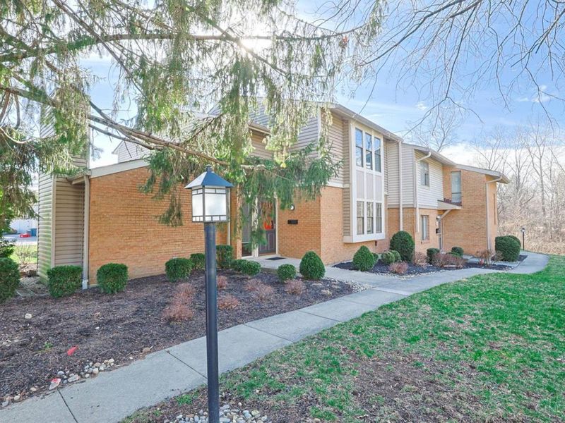 18 Oakwood Court, Springdale, OH 45246 Photo 3