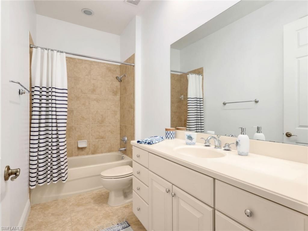 6422 Legacy Cir, Unit 704, Naples, FL 34113 Photo