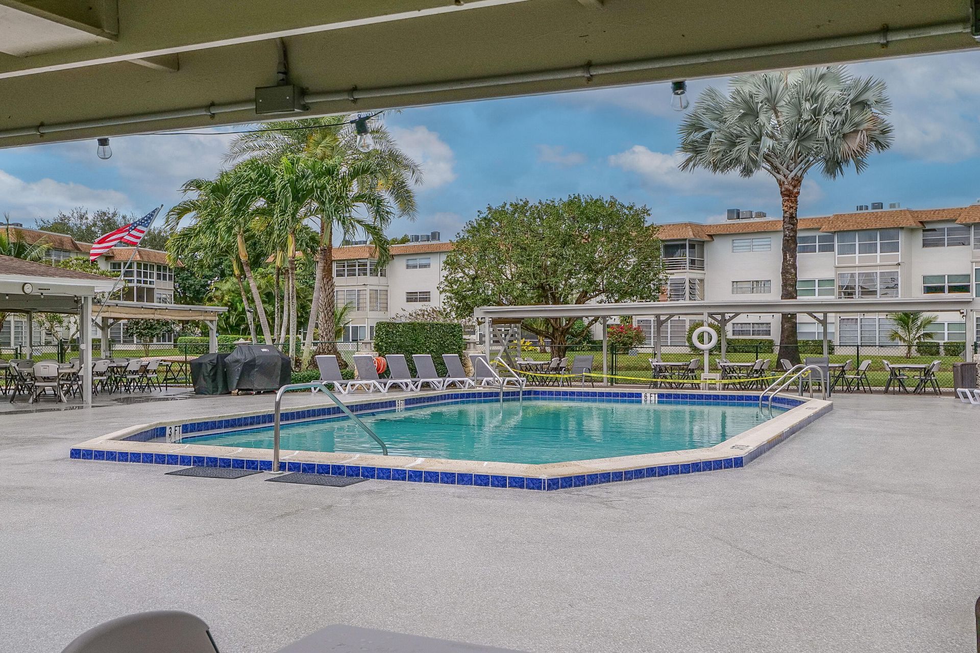 3505 NW 48th Avenue, Unit 403, Lauderdale Lakes, FL 33319 Photo