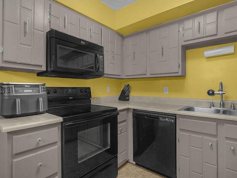 625 Country Club Drive, Unit B7, Newark, OH 43055 Photo 10