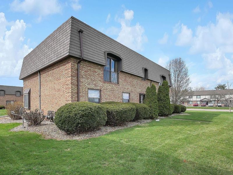 625 Country Club Drive, Unit B7, Newark, OH 43055 Photo 2