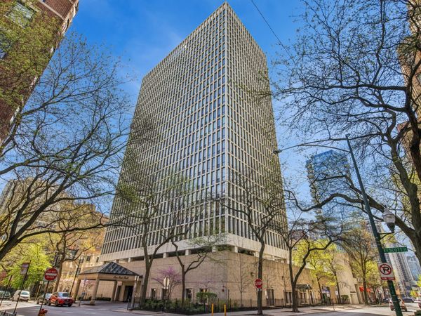 1 E Scott Street, Unit 1810, Chicago, IL 60610