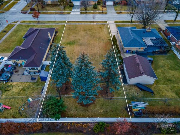 103 N Louis Street , Mount Prospect, IL 60056