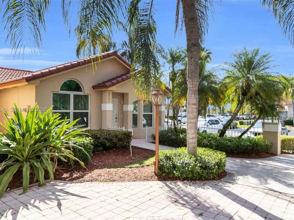 8751 SW 215th Ter , Cutler Bay, FL 33189