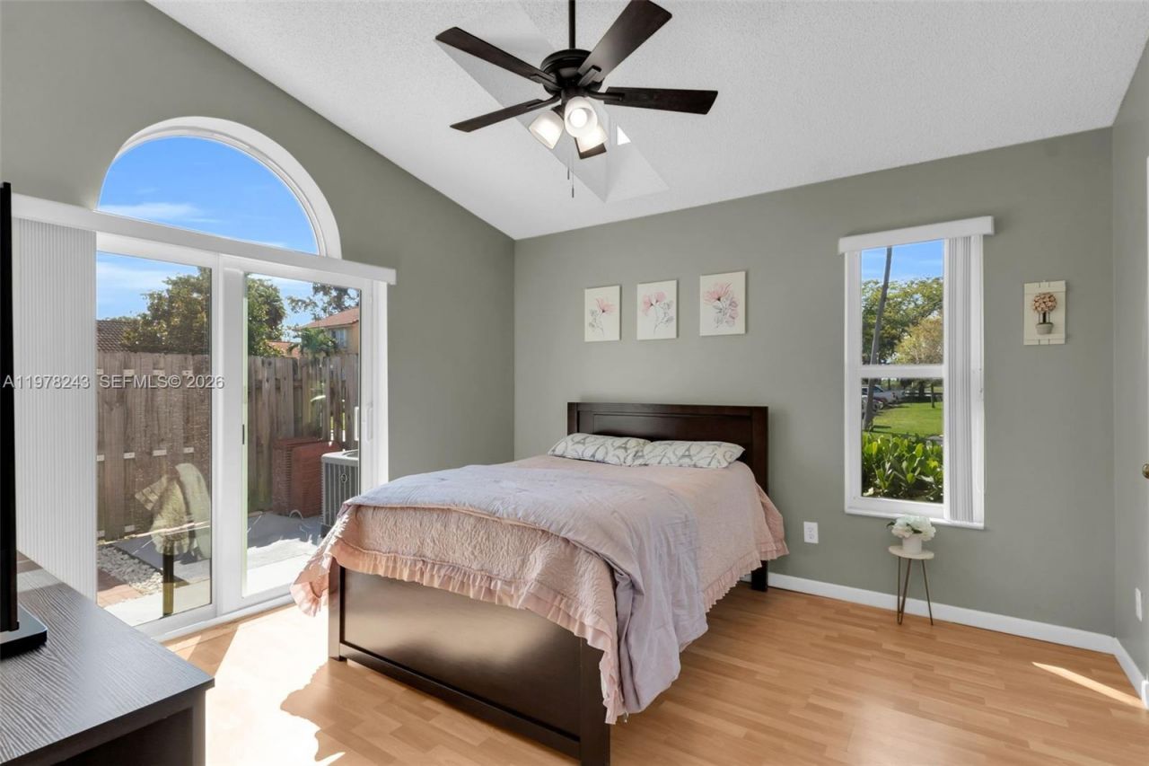 8751 SW 215th Ter , Cutler Bay, FL 33189 Photo