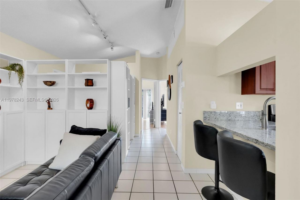 8751 SW 215th Ter , Cutler Bay, FL 33189 Photo