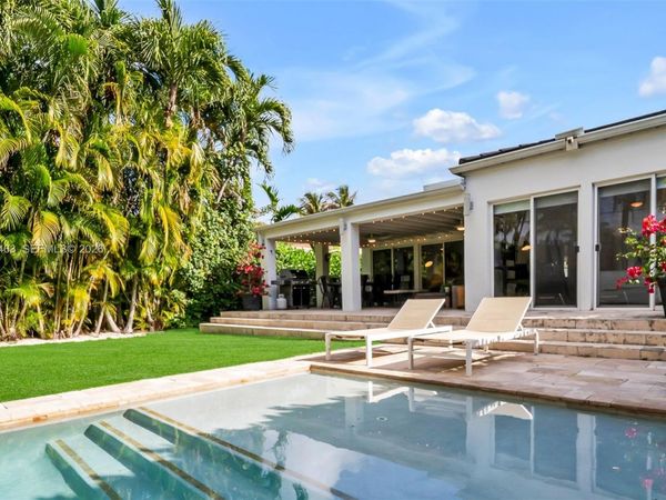 540 SW 27th Rd , Miami, FL 33129