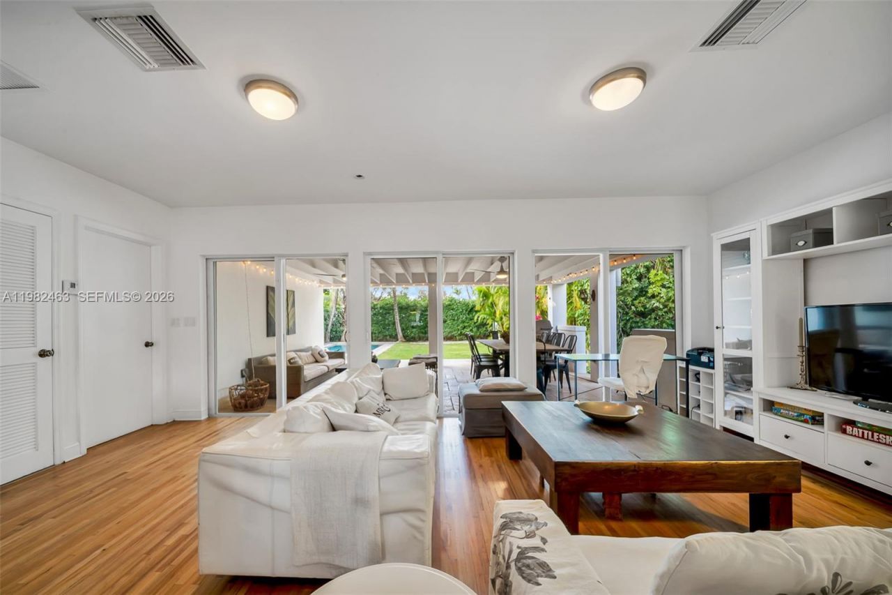 540 SW 27th Rd , Miami, FL 33129 Photo