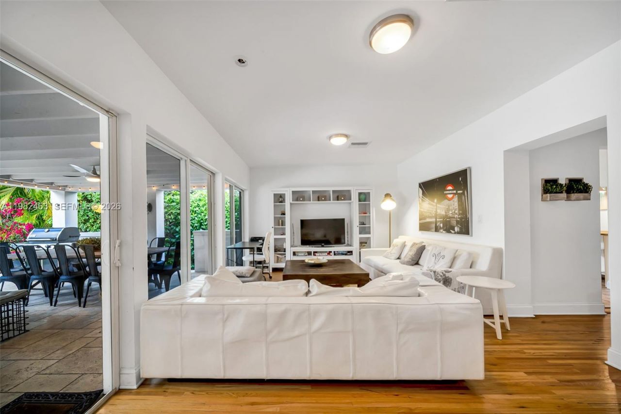 540 SW 27th Rd , Miami, FL 33129 Photo