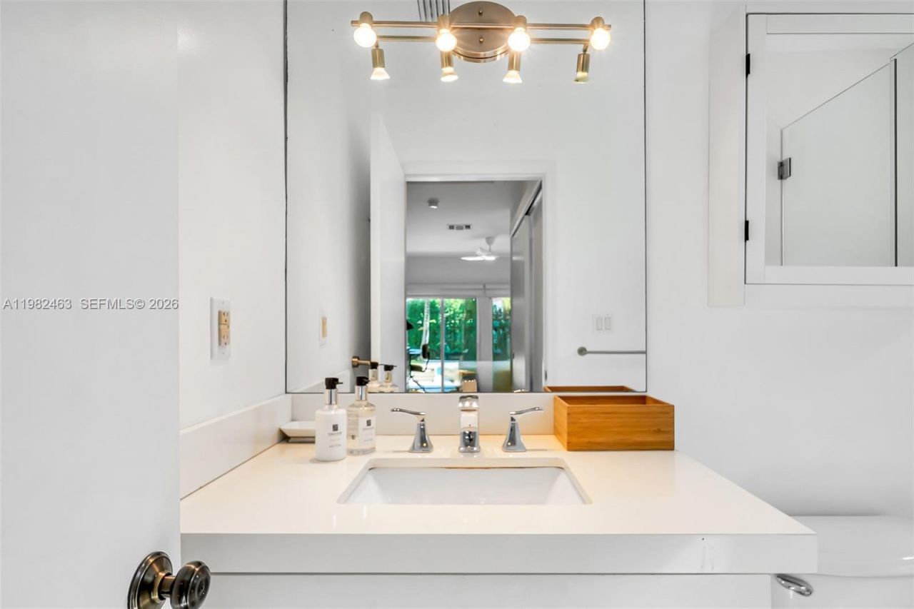 540 SW 27th Rd , Miami, FL 33129 Photo