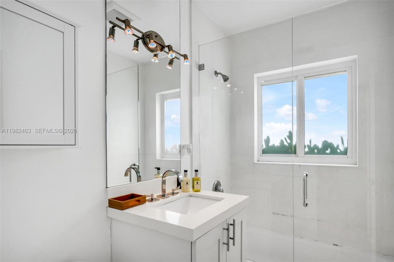 540 SW 27th Rd , Miami, FL 33129 Photo