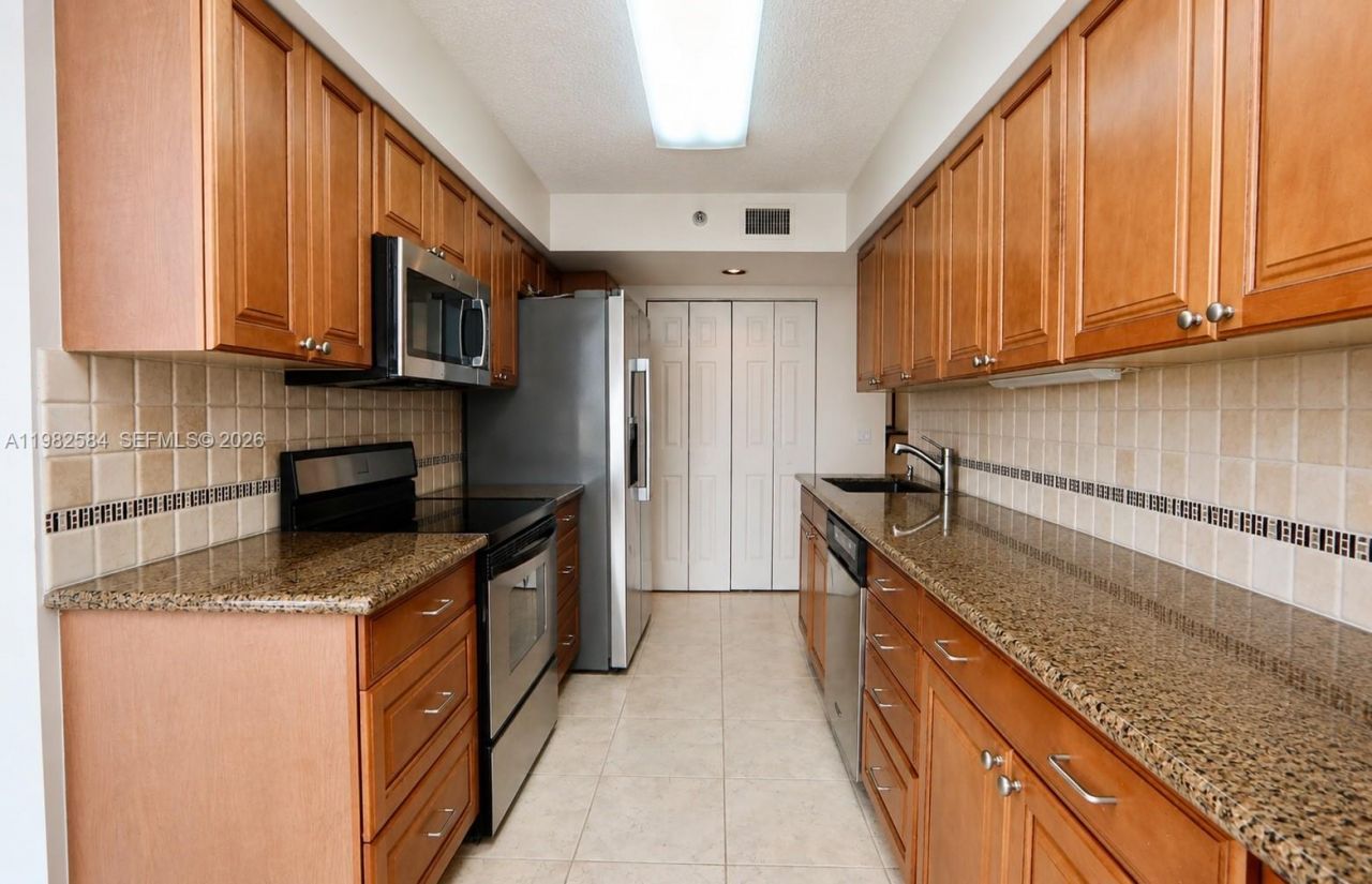 3500 Mystic Pointe Dr, Unit 3701, Aventura, FL 33180 Photo
