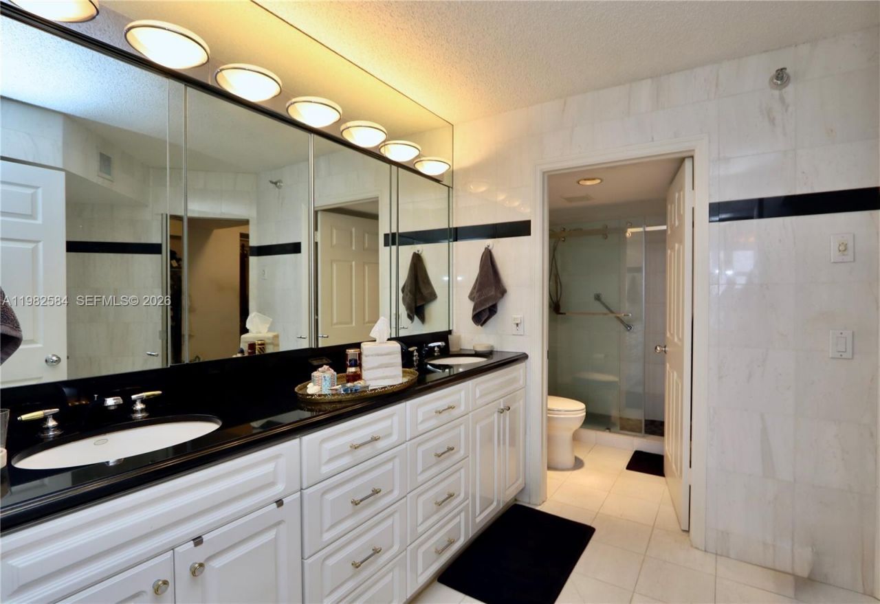 3500 Mystic Pointe Dr, Unit 3701, Aventura, FL 33180 Photo