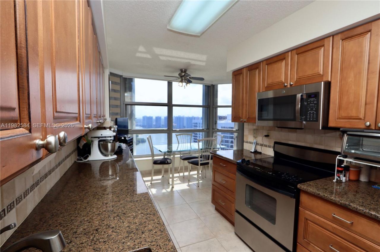 3500 Mystic Pointe Dr, Unit 3701, Aventura, FL 33180 Photo